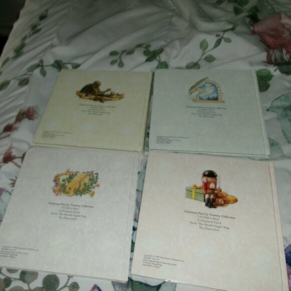 4 Vintage Christmas Popup Collection Books - Picture 2 of 6